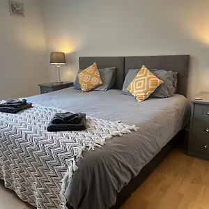  Apartment Spacious Ground Floor Comfortably Sleeps Up To Eight